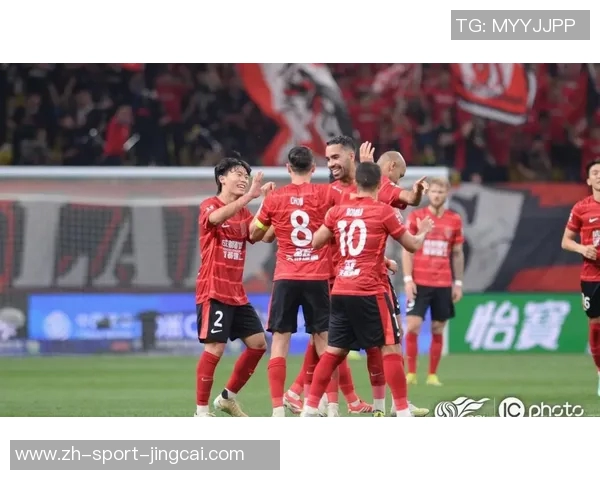 上海绿地与广州恒大激战正酣谁能在中超赛场上笑到最后